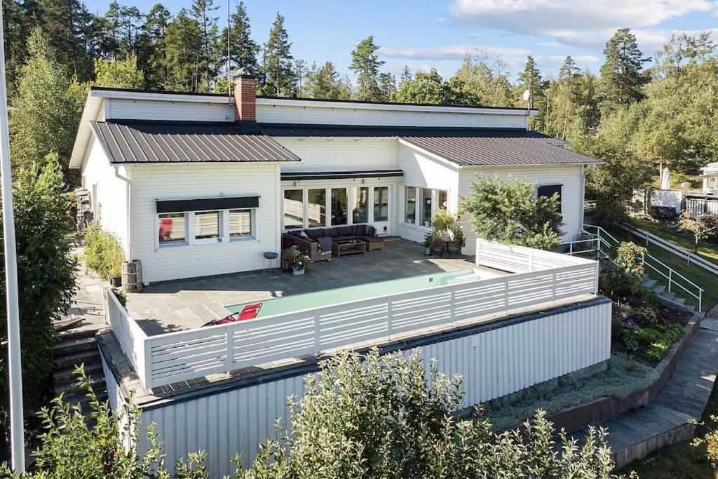 Villa Med Pool Och Bara 600M Till Havet! Trosa Eksteriør billede
