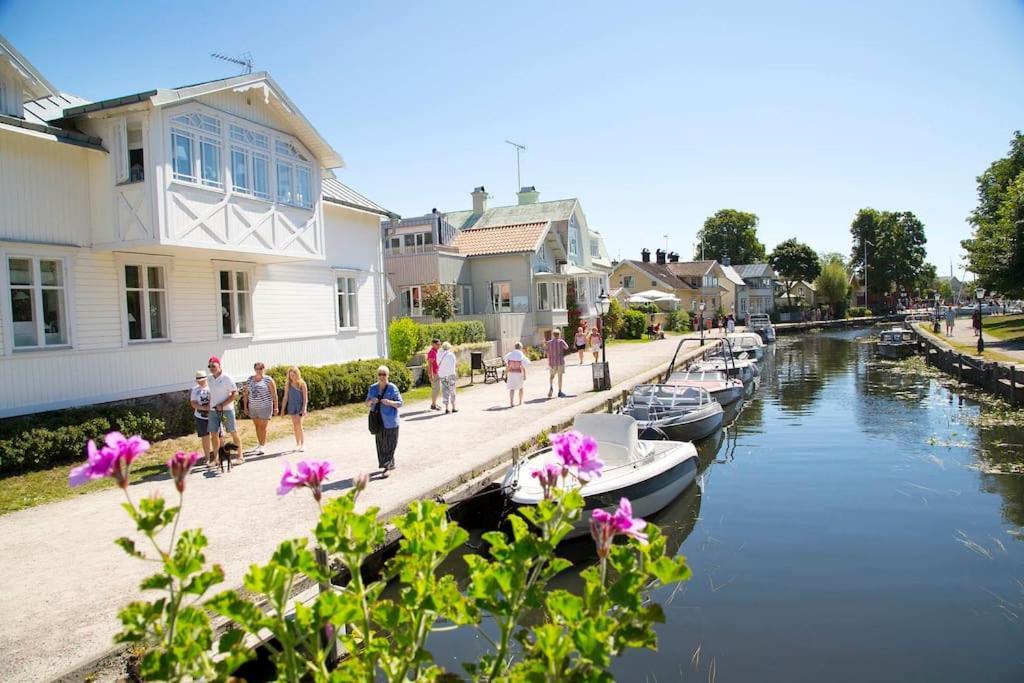 Villa Med Pool Och Bara 600M Till Havet! Trosa Eksteriør billede